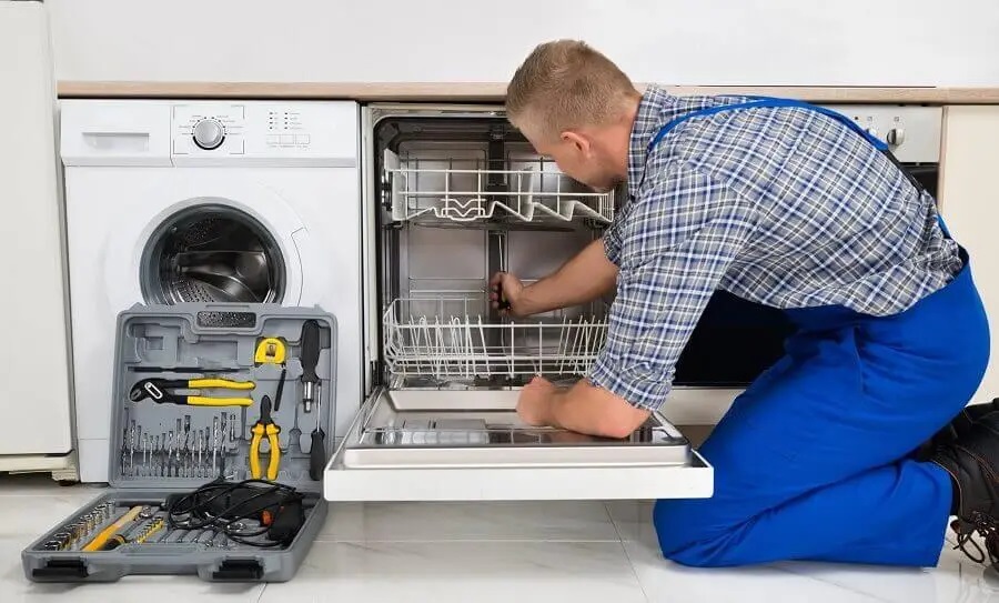 Hendek Hoover servisi teknisyen ekibi beyaz eşya tamiri yaparken